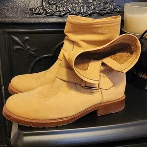 Frye Natalie Short Engineer Boots Sand-Colored nubbuck Leather, Size 6.5